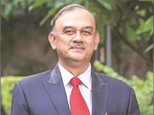 former-dea-dipam-secretary-quits-hdfc-as-part-time-chairman